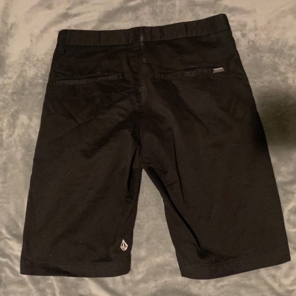 Black Volcom shorts - Picture 2 of 4